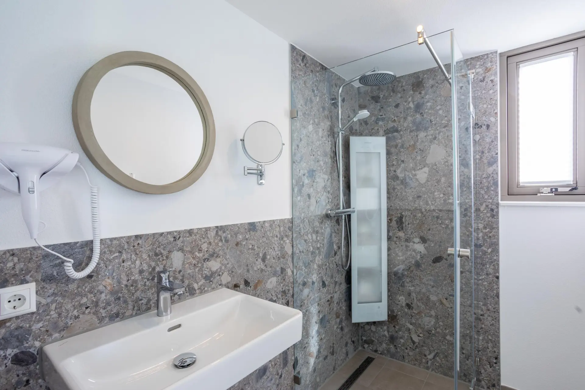 Badkamer douche met sunshower