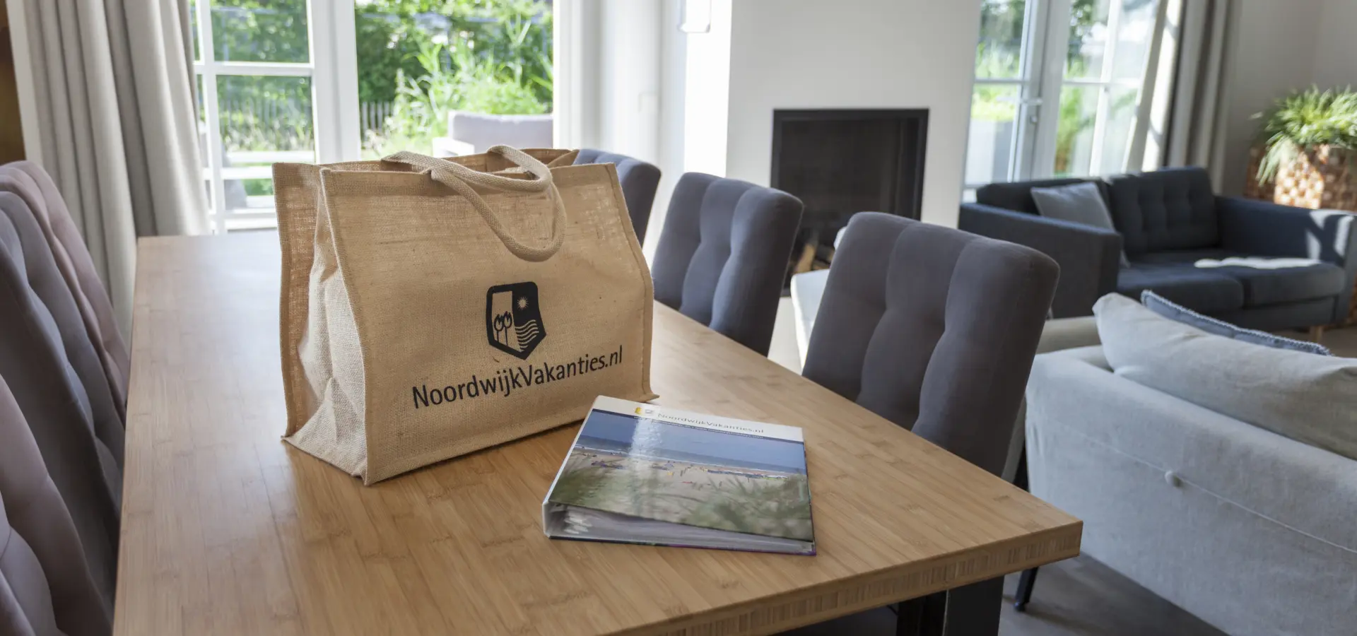 Welkomstpakket op eettafel