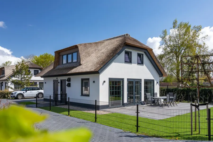 tuinzijde kwikstaart met terras